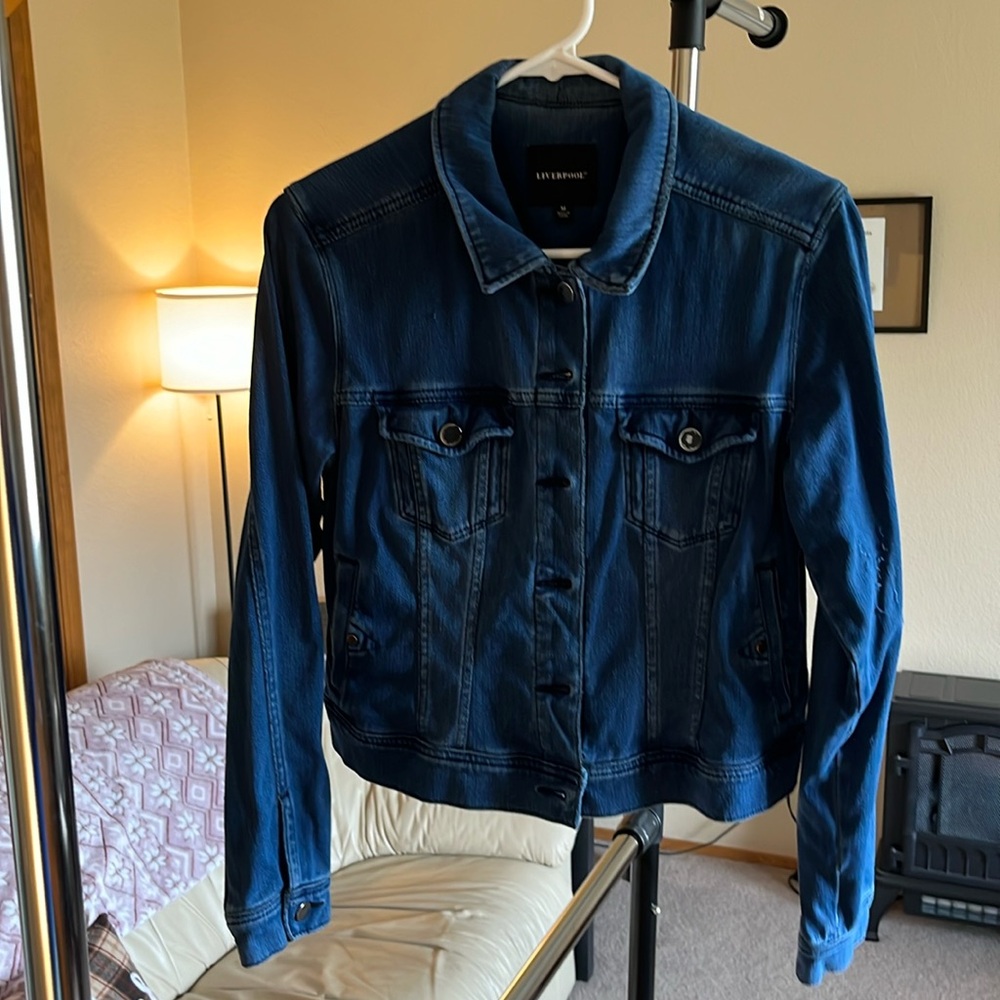 MUST GO!! Women’s Stretch Denim Jacket